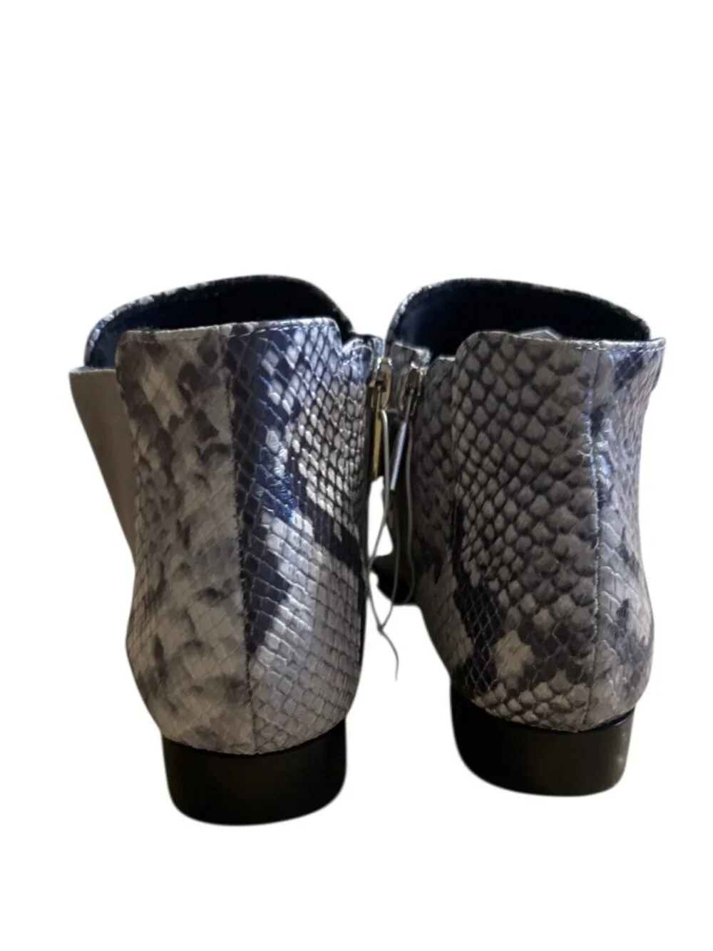 Munro Women Cate Chelsea Ankle Bootie Snake Print Size 6M new